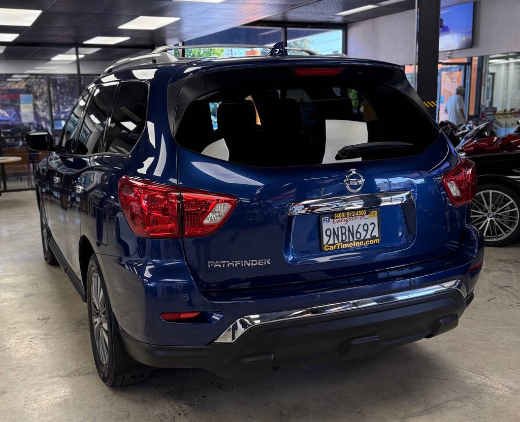 Nissan Pathfinder Vehicle Full-screen Gallery Image 06