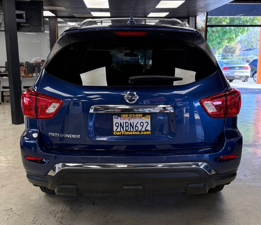 Nissan Pathfinder Vehicle Full-screen Gallery Image 07