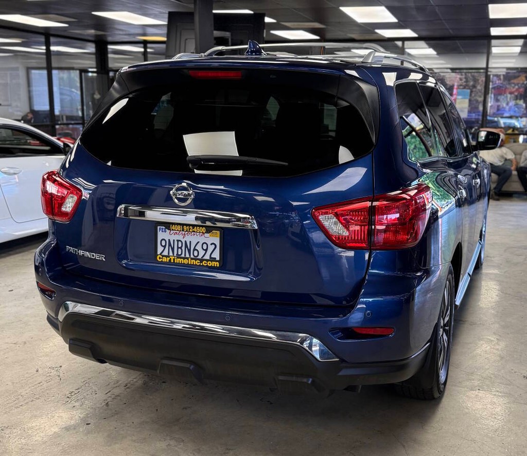 Nissan Pathfinder Vehicle Full-screen Gallery Image 08