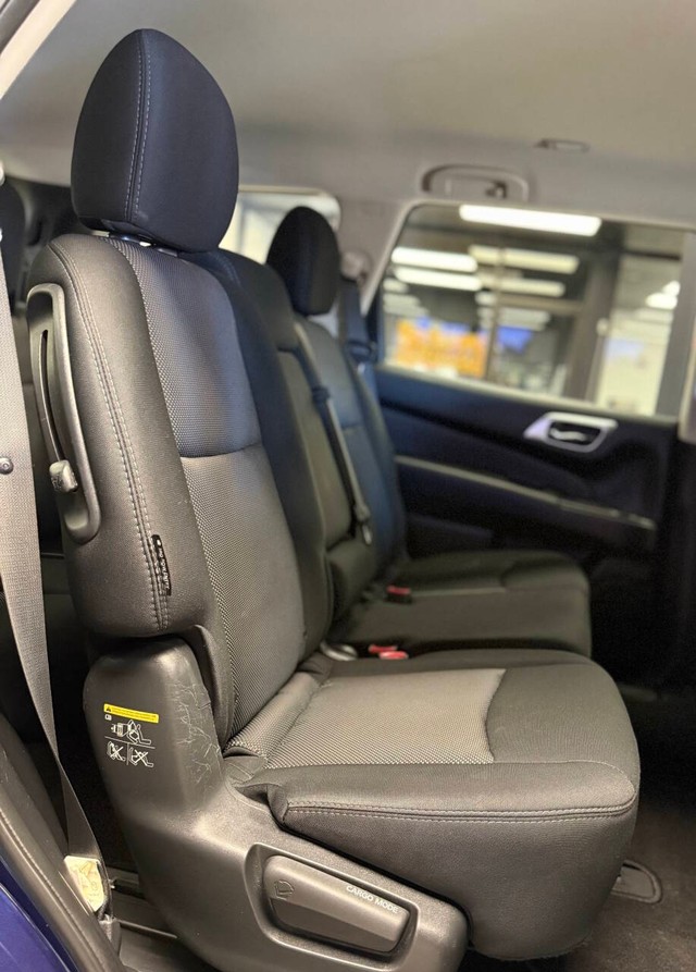 Nissan Pathfinder Vehicle Full-screen Gallery Image 14