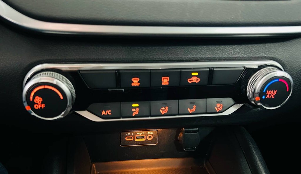 Nissan Altima Vehicle Full-screen Gallery Image 20