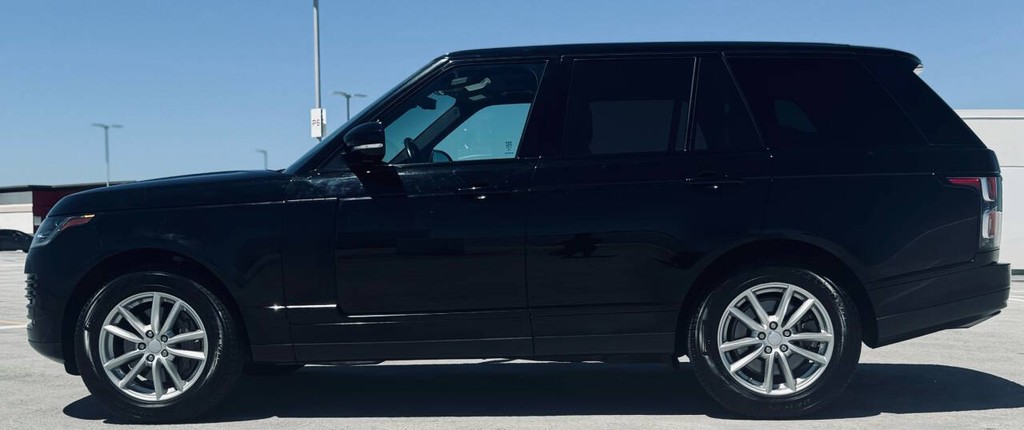 Land Rover Range Rover Vehicle Full-screen Gallery Image 03