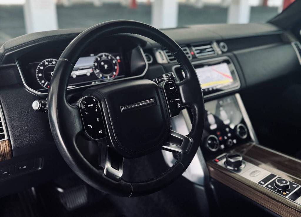 Land Rover Range Rover Vehicle Full-screen Gallery Image 23