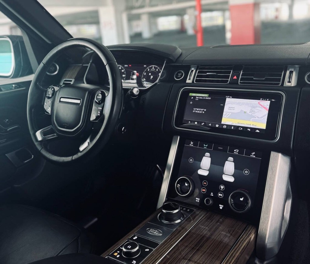 Land Rover Range Rover Vehicle Full-screen Gallery Image 25