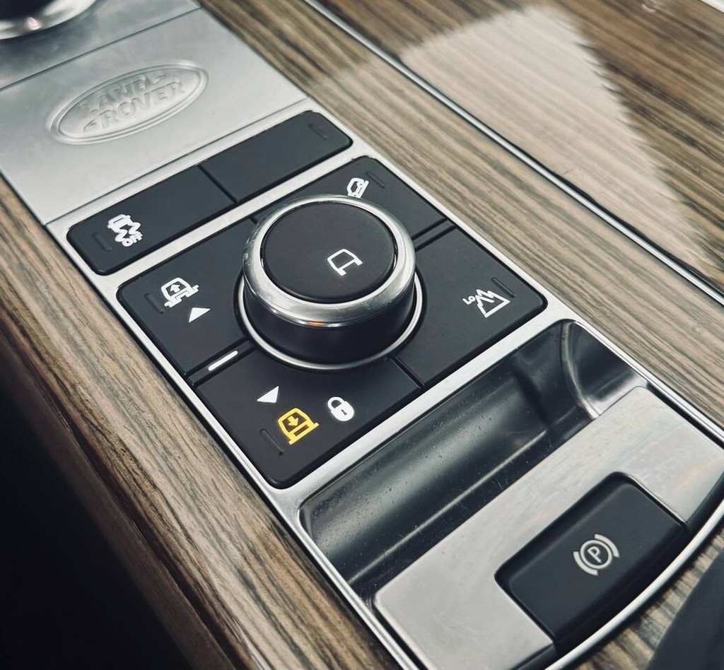 Land Rover Range Rover Vehicle Full-screen Gallery Image 26