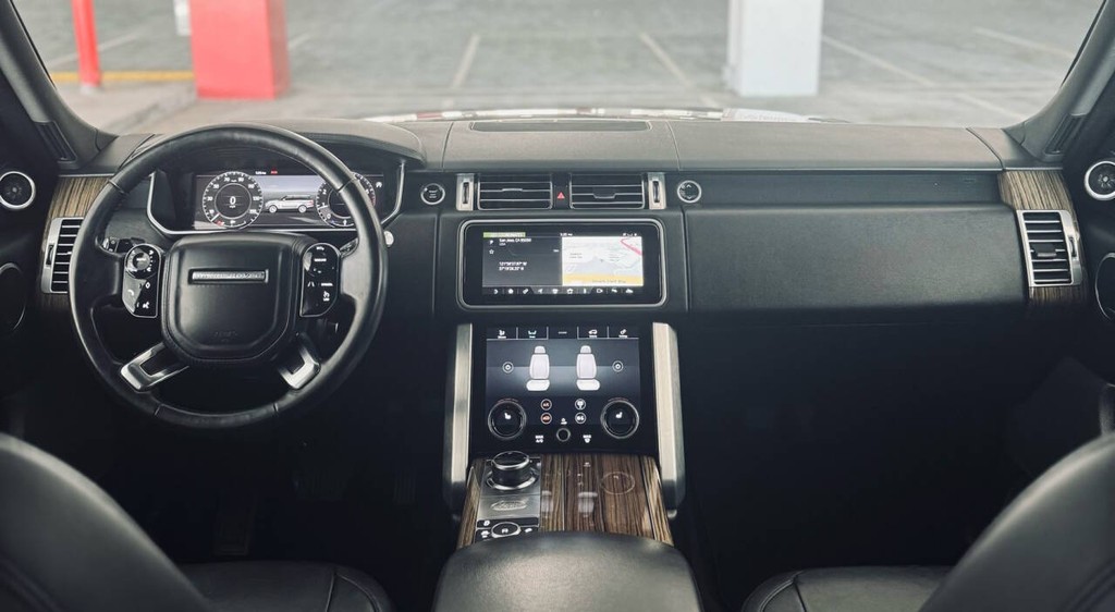 Land Rover Range Rover Vehicle Full-screen Gallery Image 30