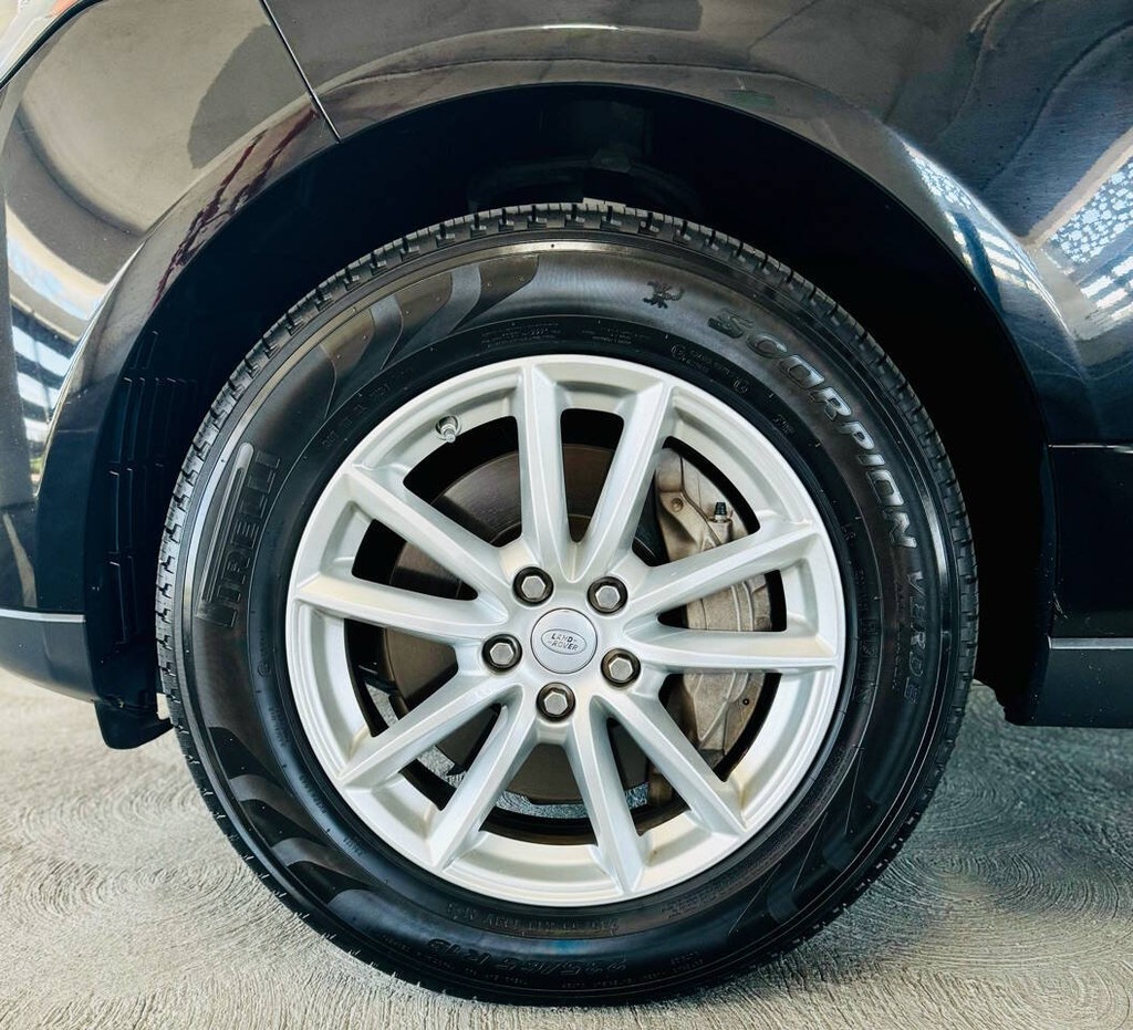 Land Rover Range Rover Vehicle Full-screen Gallery Image 44