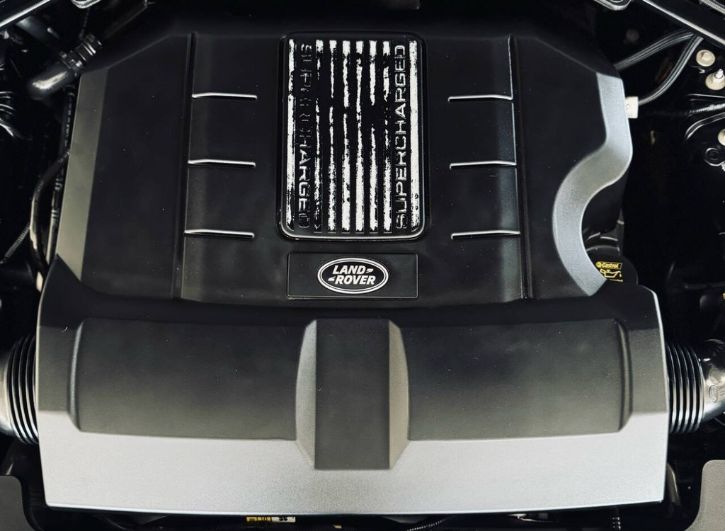 Land Rover Range Rover Vehicle Full-screen Gallery Image 45