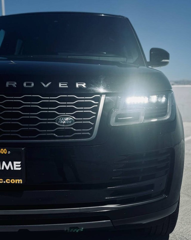 Land Rover Range Rover Vehicle Full-screen Gallery Image 16