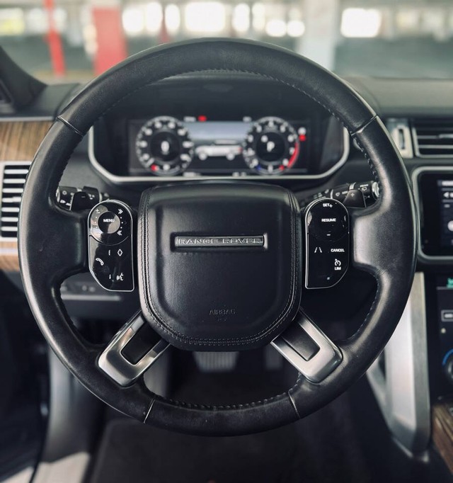 Land Rover Range Rover Vehicle Full-screen Gallery Image 17