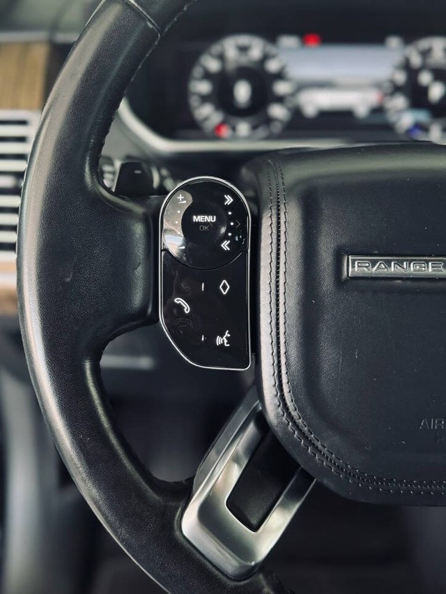 Land Rover Range Rover Vehicle Full-screen Gallery Image 19