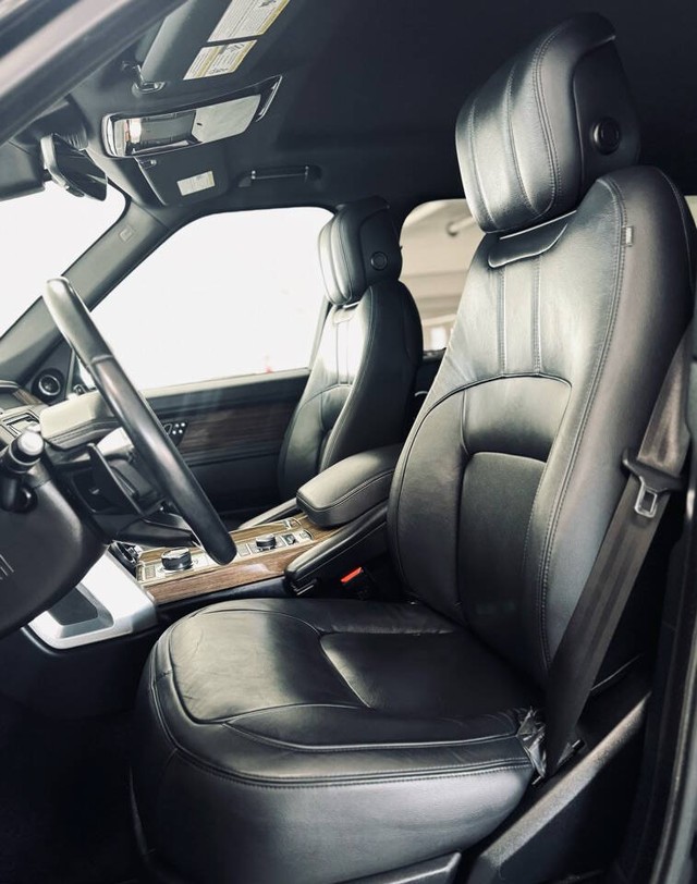 Land Rover Range Rover Vehicle Full-screen Gallery Image 32