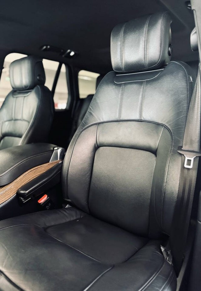 Land Rover Range Rover Vehicle Full-screen Gallery Image 33