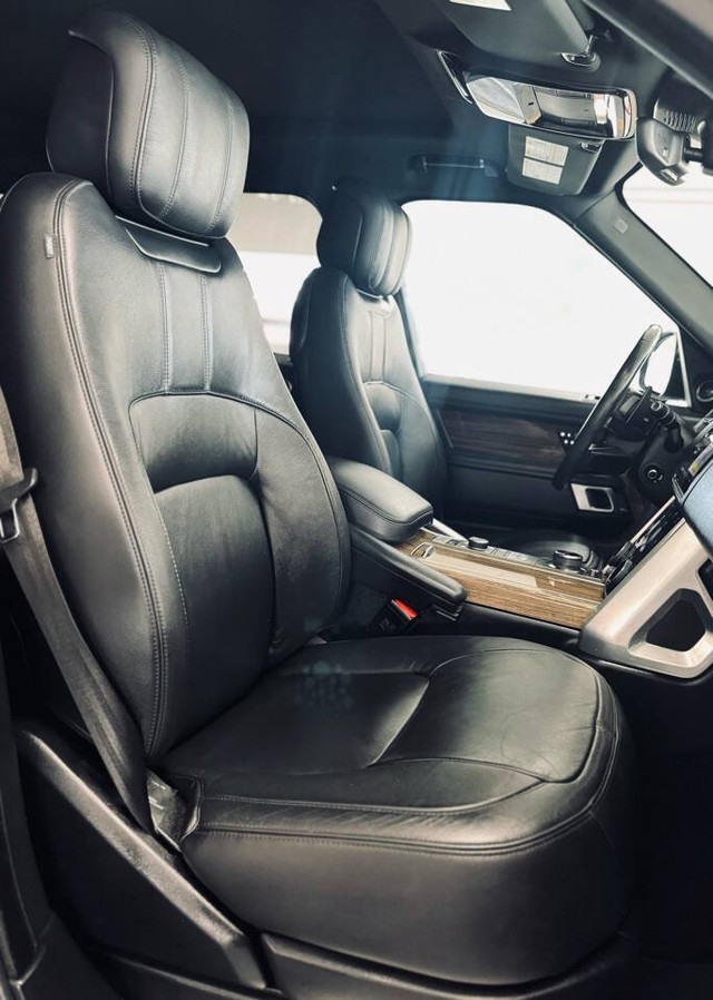 Land Rover Range Rover Vehicle Full-screen Gallery Image 34