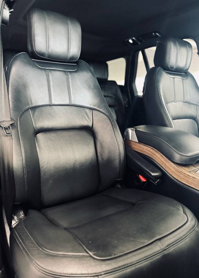 Land Rover Range Rover Vehicle Full-screen Gallery Image 35