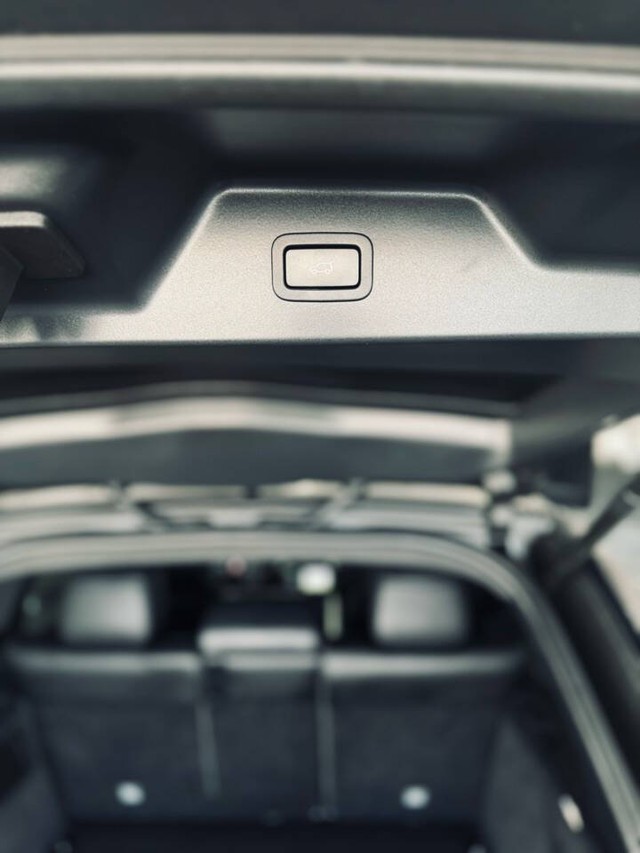 Land Rover Range Rover Vehicle Full-screen Gallery Image 41