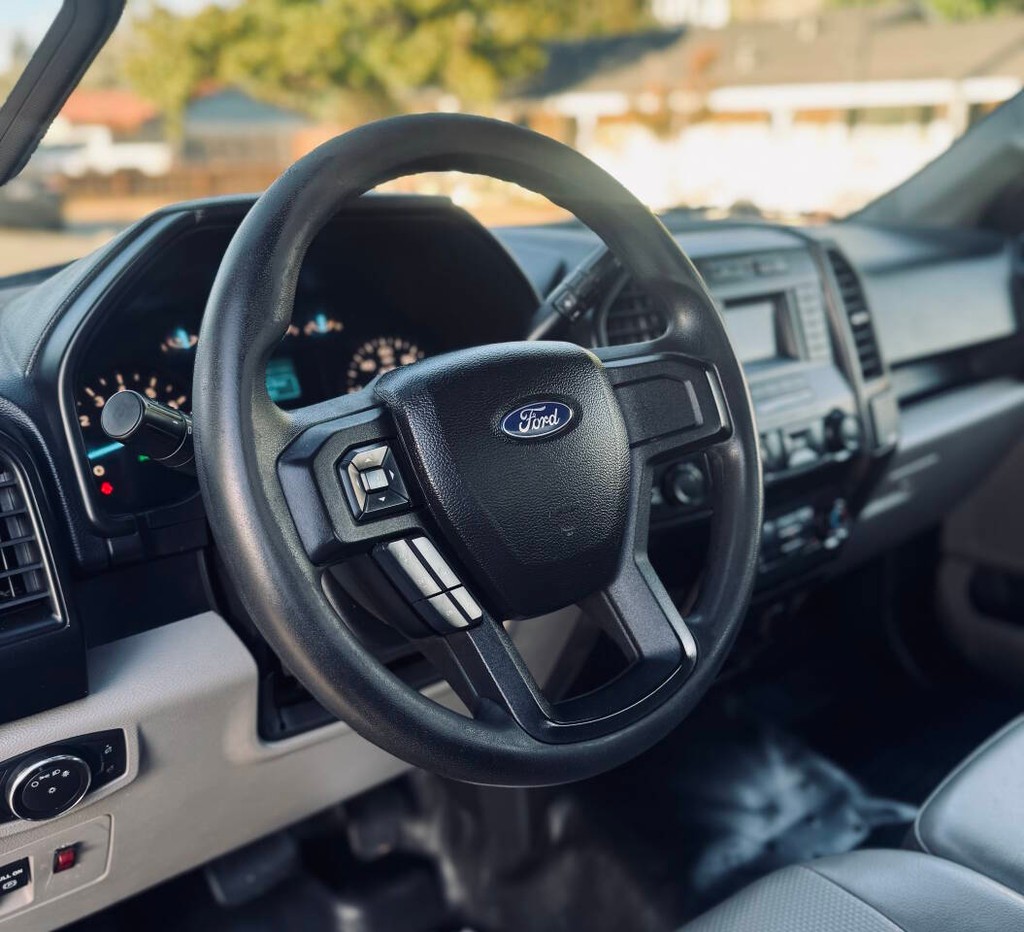 Ford F-150 Vehicle Full-screen Gallery Image 10