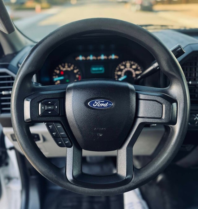 Ford F-150 Vehicle Full-screen Gallery Image 09