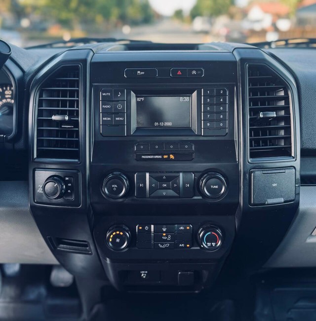 Ford F-150 Vehicle Full-screen Gallery Image 11