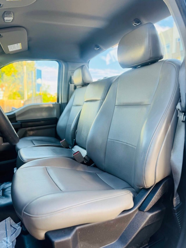 Ford F-150 Vehicle Full-screen Gallery Image 12