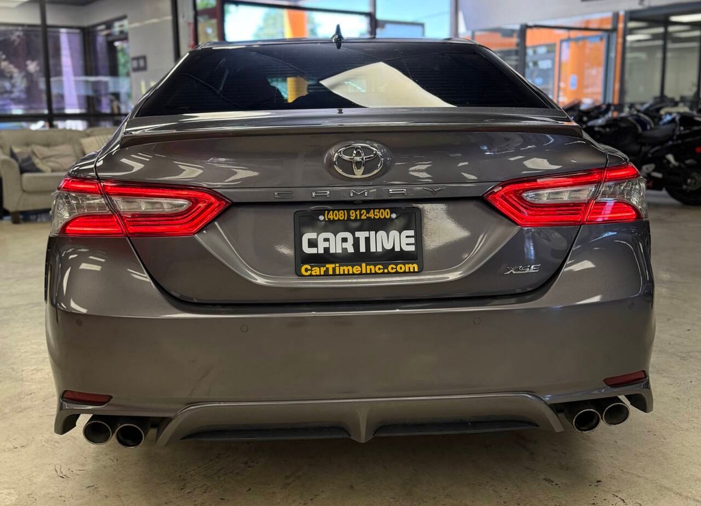 Toyota Camry Vehicle Full-screen Gallery Image 06