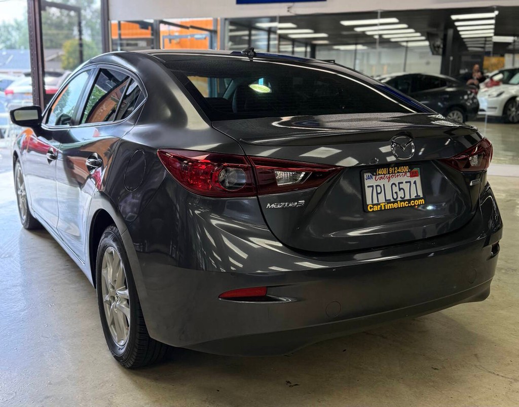 Mazda Mazda3 Sedan Vehicle Full-screen Gallery Image 05