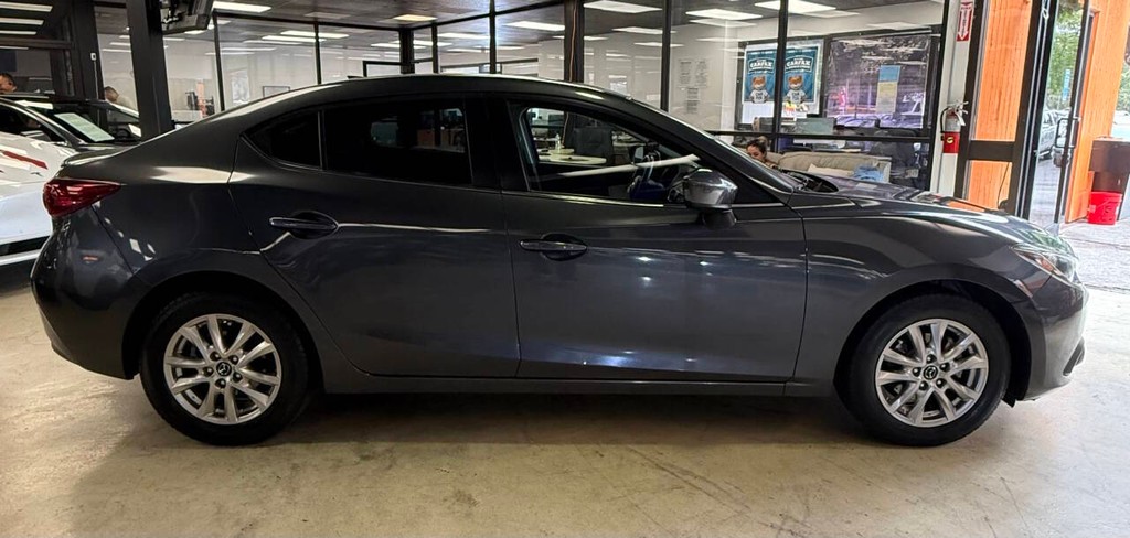 Mazda Mazda3 Sedan Vehicle Full-screen Gallery Image 07