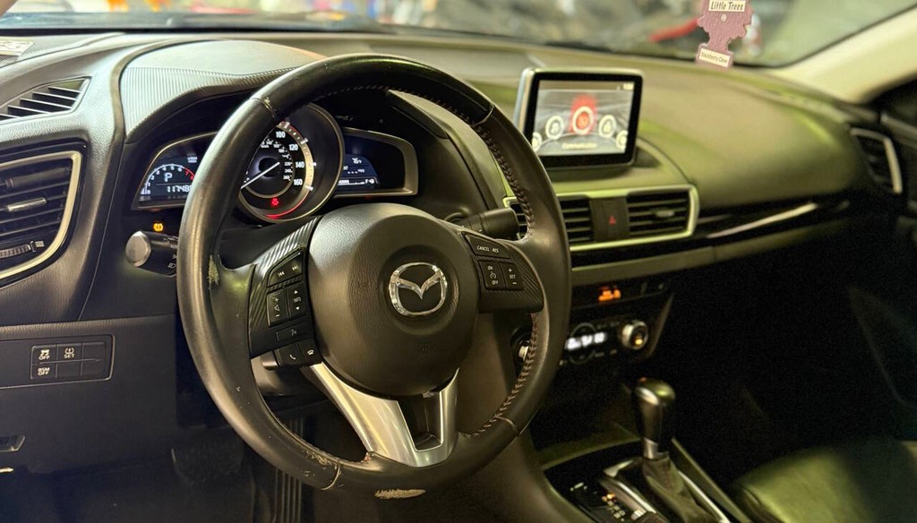 Mazda Mazda3 Sedan Vehicle Full-screen Gallery Image 09