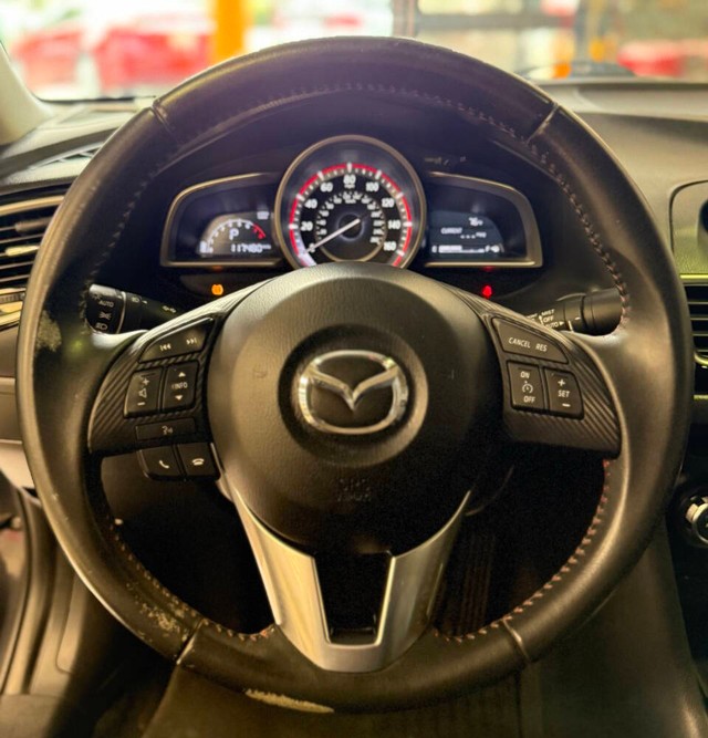 Mazda Mazda3 Sedan Vehicle Full-screen Gallery Image 10