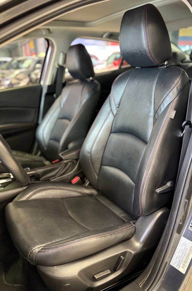 Mazda Mazda3 Sedan Vehicle Full-screen Gallery Image 12