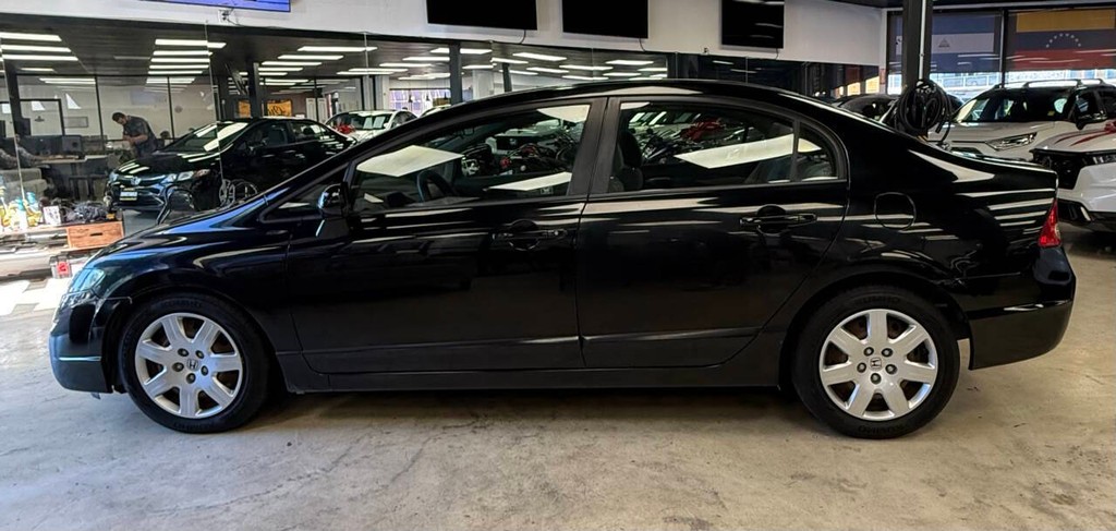 Honda Civic Sedan Vehicle Full-screen Gallery Image 04