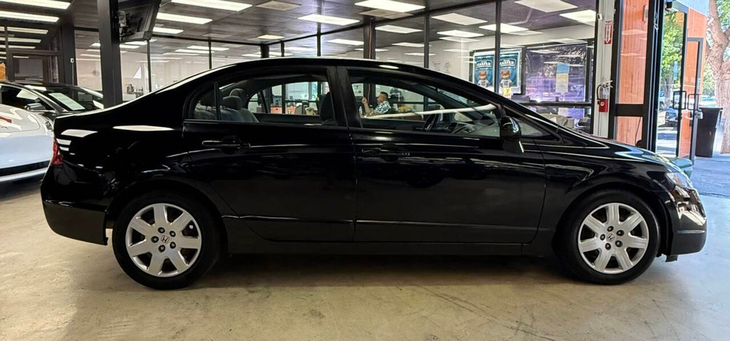 Honda Civic Sedan Vehicle Full-screen Gallery Image 05