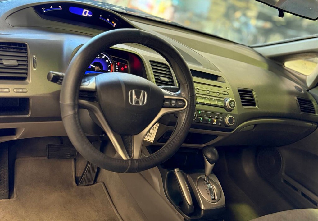 Honda Civic Sedan Vehicle Full-screen Gallery Image 09