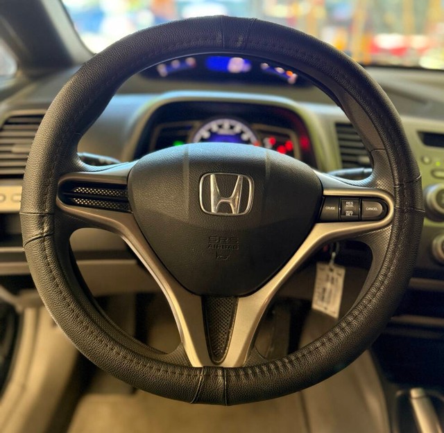 Honda Civic Sedan Vehicle Full-screen Gallery Image 10