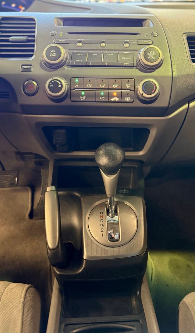 Honda Civic Sedan Vehicle Full-screen Gallery Image 11