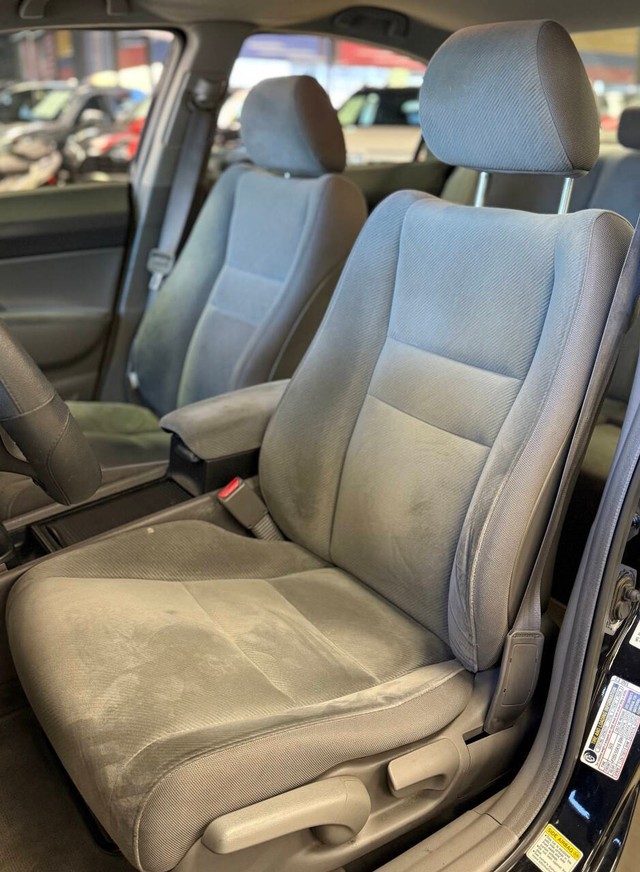 Honda Civic Sedan Vehicle Full-screen Gallery Image 12