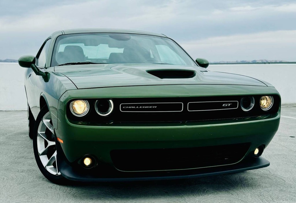 Dodge Challenger Vehicle Full-screen Gallery Image 02