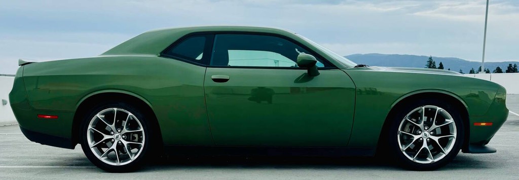 Dodge Challenger Vehicle Full-screen Gallery Image 08