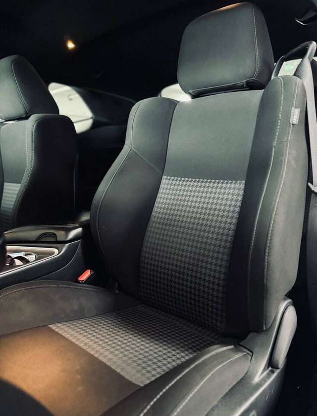 Dodge Challenger Vehicle Full-screen Gallery Image 27