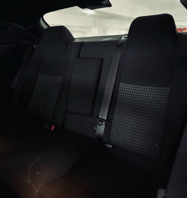 Dodge Challenger Vehicle Full-screen Gallery Image 30