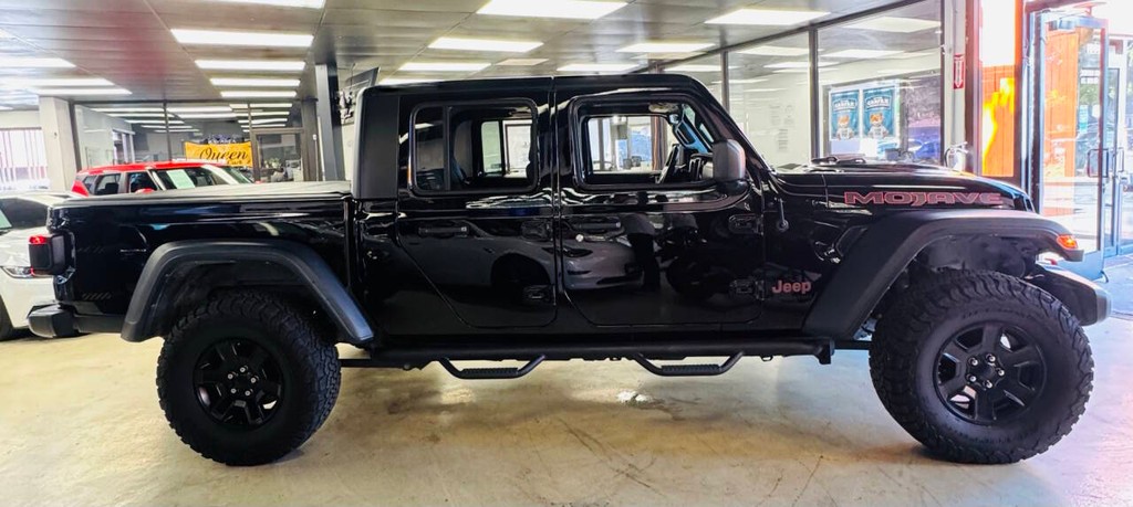 Jeep Gladiator Vehicle Full-screen Gallery Image 05
