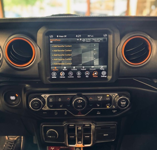 Jeep Gladiator Vehicle Full-screen Gallery Image 11