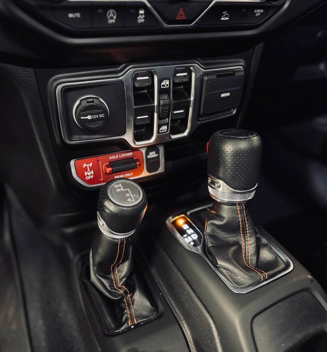 Jeep Gladiator Vehicle Full-screen Gallery Image 13