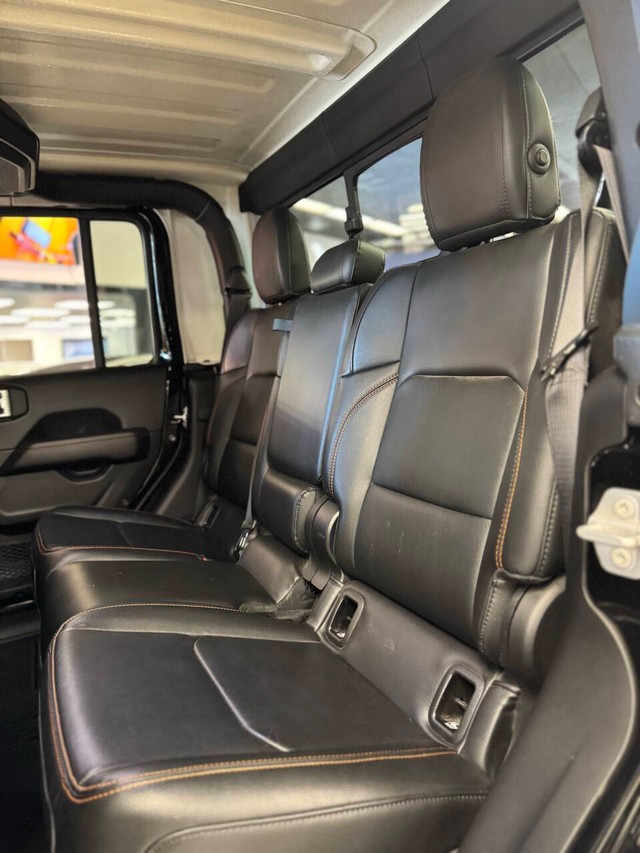 Jeep Gladiator Vehicle Full-screen Gallery Image 17