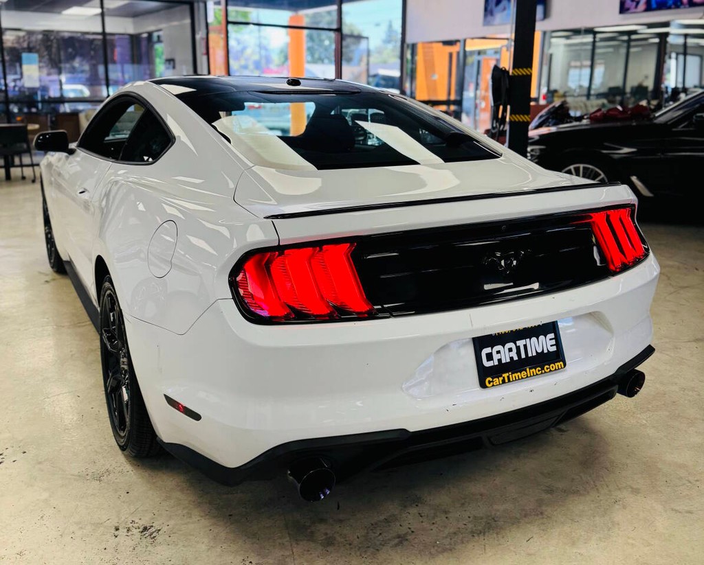 Ford Mustang Vehicle Full-screen Gallery Image 06