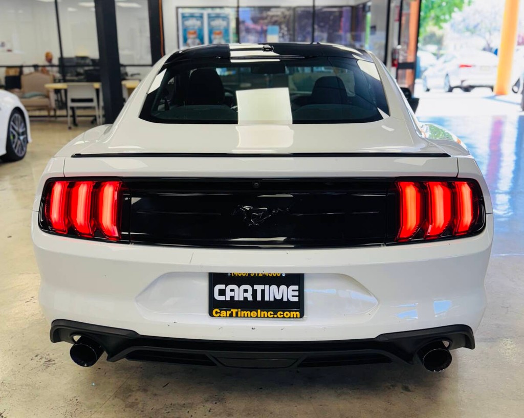 Ford Mustang Vehicle Full-screen Gallery Image 07