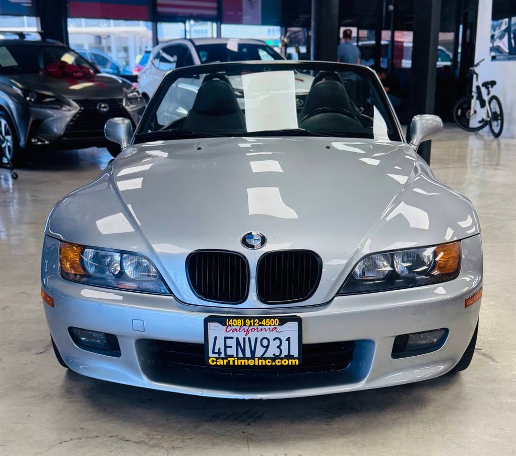 BMW Z3 Vehicle Full-screen Gallery Image 02