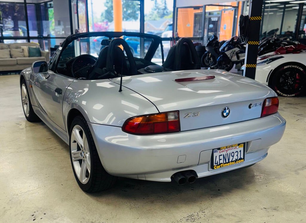 BMW Z3 Vehicle Full-screen Gallery Image 05