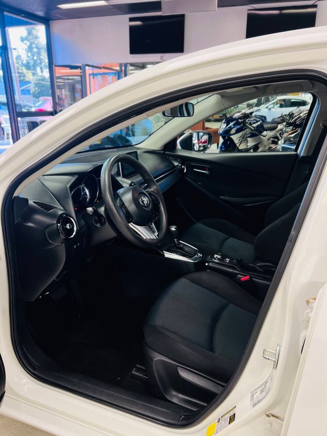 Toyota Yaris iA Vehicle Full-screen Gallery Image 11