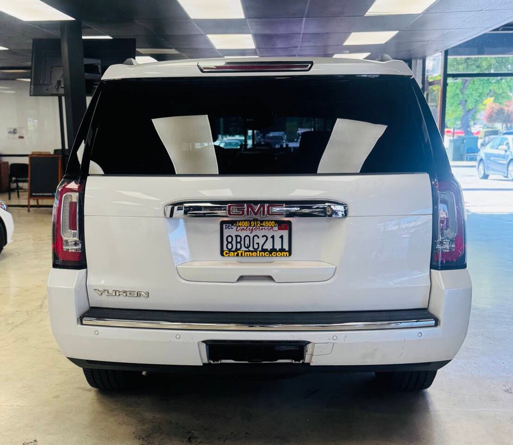 GMC Yukon Vehicle Full-screen Gallery Image 06